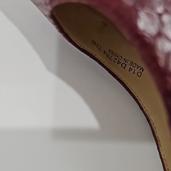 Cole Haan Vandam Pumps Burgundy Sneak Skin Emboss Size 7.5 round toe - Picture 9 of 14